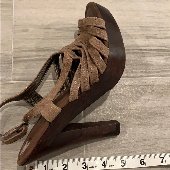 7 for ALL MANKIND platform sandal. Size 6 - Picture 5 of 5